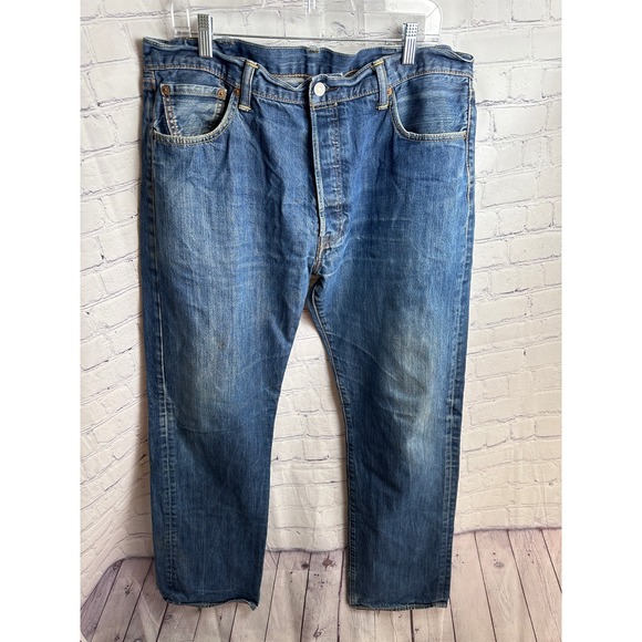 Levi's 501 Jeans Button Fly Distressed Denim Classic‎ Fit W40 L34 - Picture 1 of 4